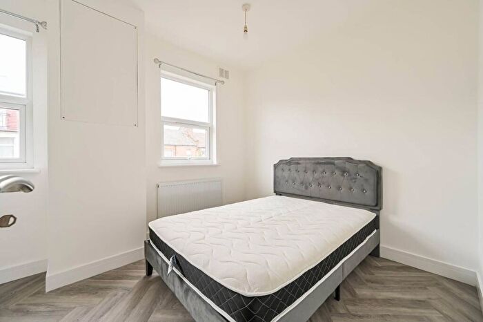 2 Bedroom Flat To Rent In Dunbar Road, , Wood Green, London, N22