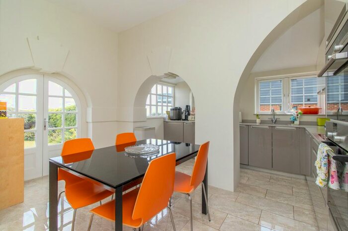 2 Bedroom Flat To Rent In Western Esplanade, Western Esplanade, CT10