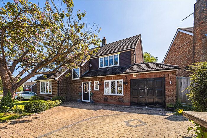 4 Bedroom Detached House For Sale In Delmar Avenue, Leverstock Green, Hemel Hempstead, Hertfordshire, HP2