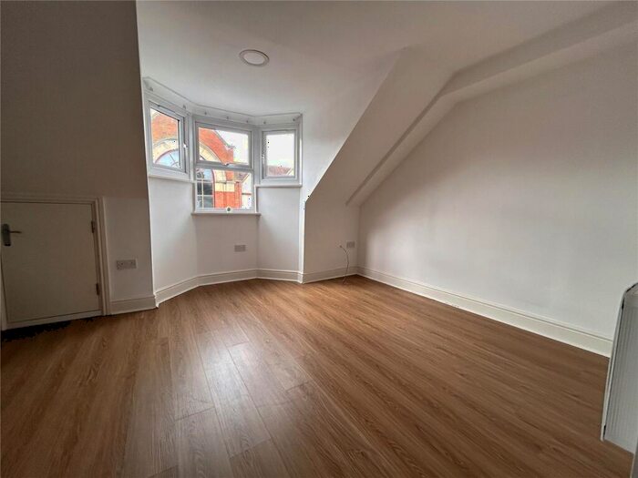 1 Bedroom Flat For Sale In High Street, Camberley, Surrey, GU15