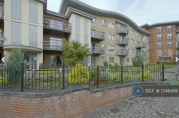 2 Bedroom Flat To Rent In Jubilee Square, Reading, RG1