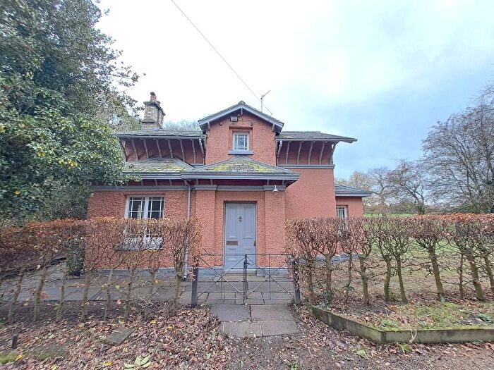 3 Bedroom Detached House To Rent In Oak Road, SK10