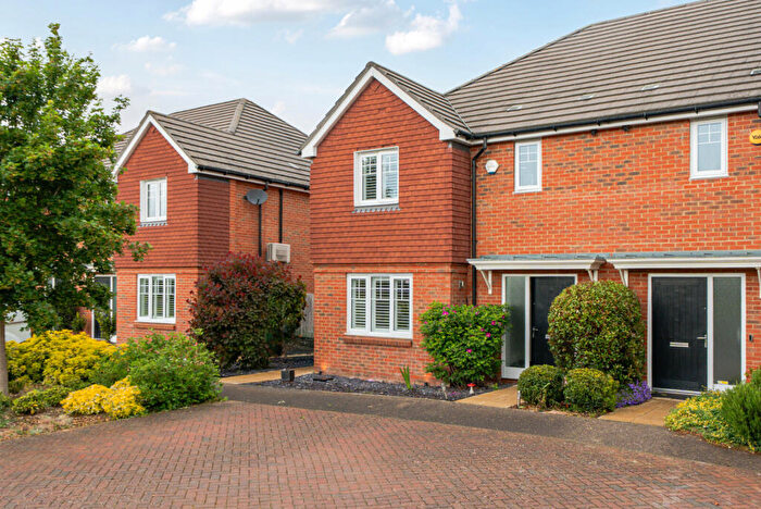 3 Bedroom Semi-Detached House For Sale In River Walk, Fetcham, Surrey, KT22