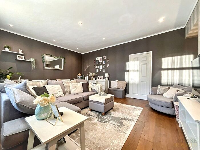 2 Bedroom Flat For Sale In Oxford Street, South Shields, NE33