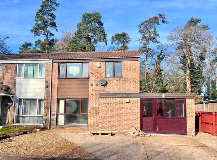 4 Bedroom Semi-Detached House To Rent In Woodlands Way, Mildenhall, IP28