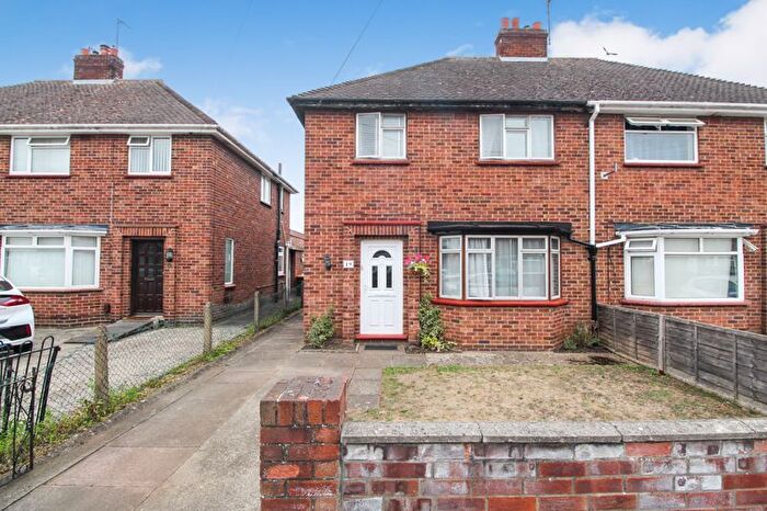 3 Bedroom Semi-detached House For Sale In Hawthorne Avenue, Bedford, MK40