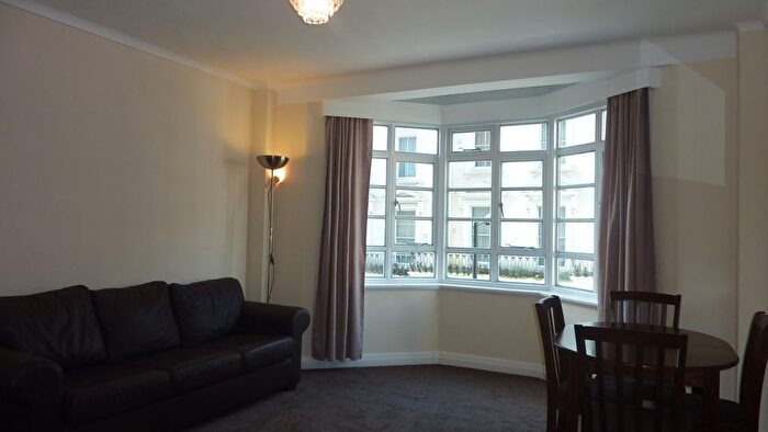 1 Bedroom Flat To Rent In Hatherley Grove, Bayswater, W2