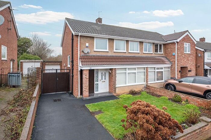 3 Bedroom Semi Detached House For Sale In Curlew Crescent, Brickhill, MK41