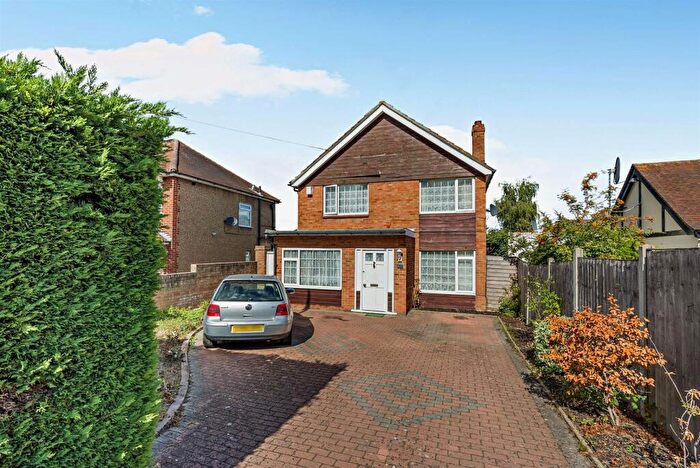 4 Bedroom Detached House For Sale In Clewer Hill Road, Windsor, SL4