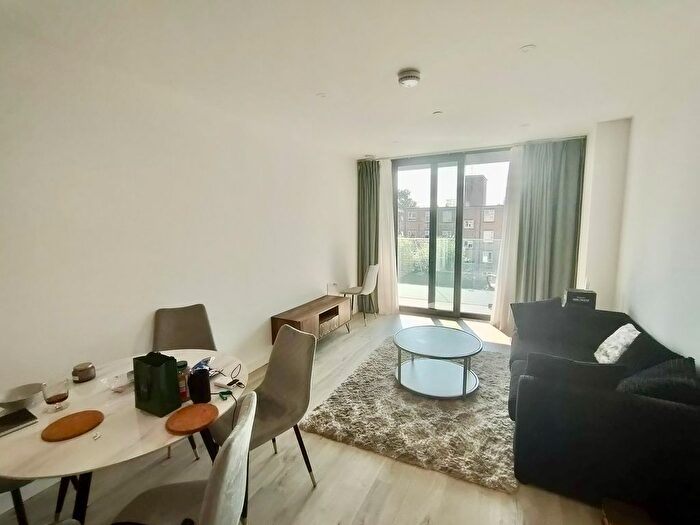 2 Bedroom Flat To Rent In Coster Ave, Woodberry Down, London, N4