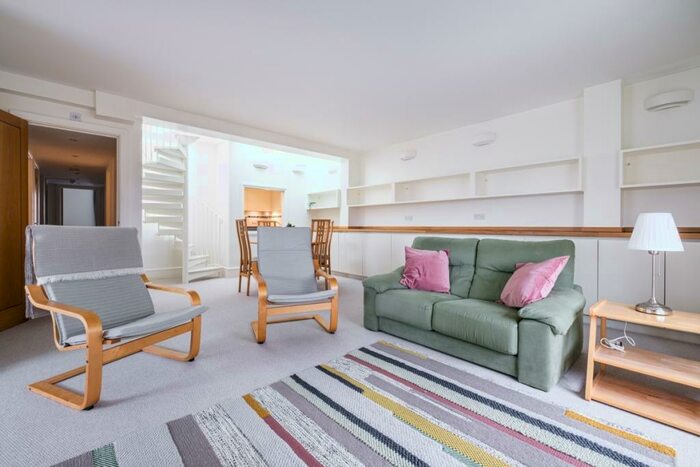 2 Bedroom Apartment To Rent In Rosebery Avenue London, EC1R