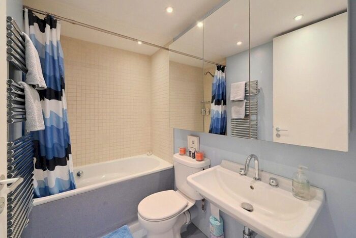 2 Bedroom Flat To Rent In Ml - Hewer Street, London, W10