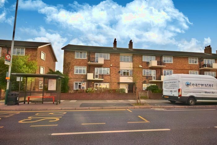 2 Bedroom Flat To Rent In Devon House, White Hart Lane, Romford, RM7