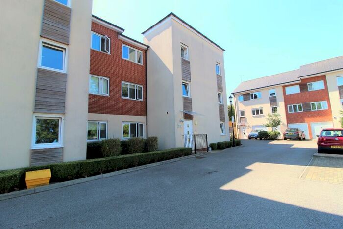 2 Bedroom Flat To Rent In Thorn Mead, Adeyfield Road, Hemel Hempstead, Hertfordshire, HP2
