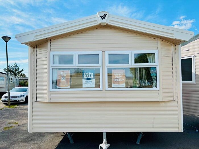 3 Bedroom Mobile/park Home For Sale In Canney Road, Steeple, Southminster, CM0