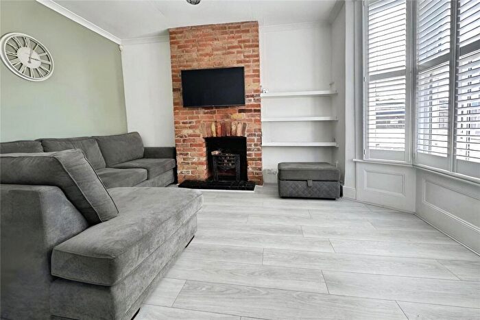 4 Bedroom End Of Terrace House For Sale In Newton Road, Faversham, Kent, ME13