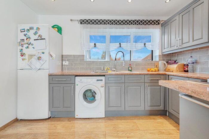 1 Bedroom Flat For Sale In Prestatyn Road, Rumney, Cardiff, South Glamorgan, CF3