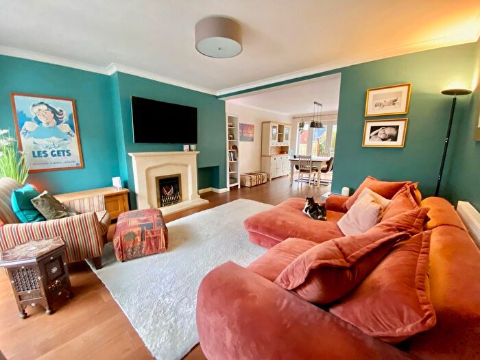 4 Bedroom End Of Terrace House To Rent In Buckingham Road, Tring, HP23