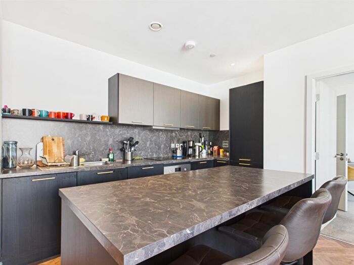 3 Bedroom Apartment For Sale In Gooch Street North, City Centre, Birmingham, B5