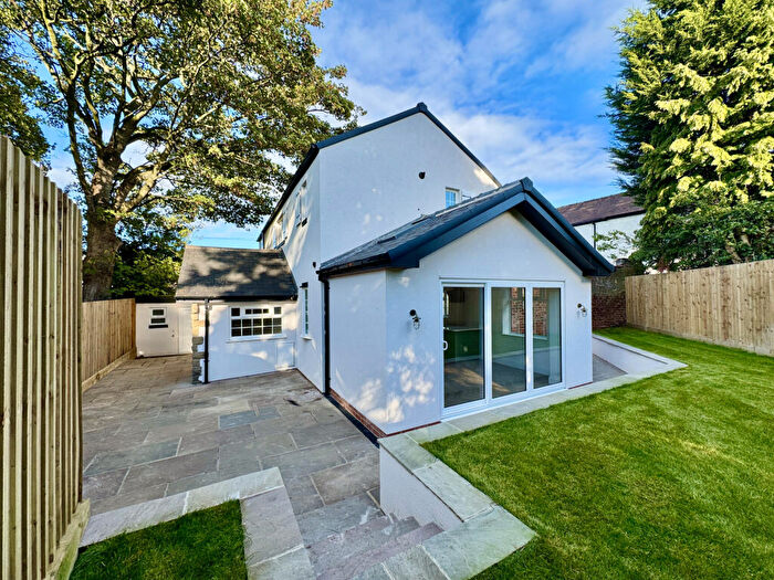 3 Bedroom Detached House To Rent In Intake Lane, Barnsley, South Yorkshire, S75