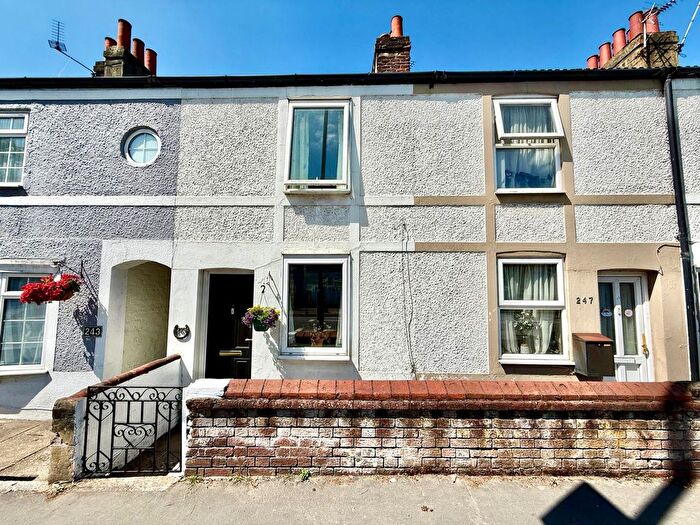 2 Bedroom Terraced House To Rent In Kingston Road, Leatherhead, KT22