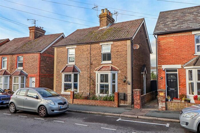 2 Bedroom Semi Detached House For Sale In Gladstone Road, Horsham, RH12