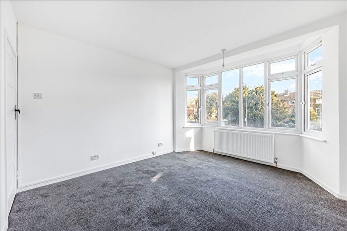 2 Bedroom Flat To Rent In The Grove, St. Margarets Road, St Margarets, Twickenham, TW1