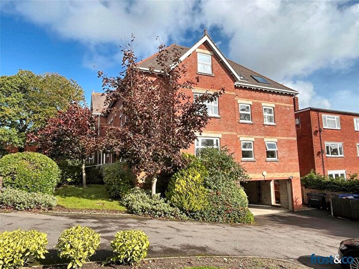 2 Bedroom Flat For Sale In Glenair Avenue, Poole, Dorset, BH14