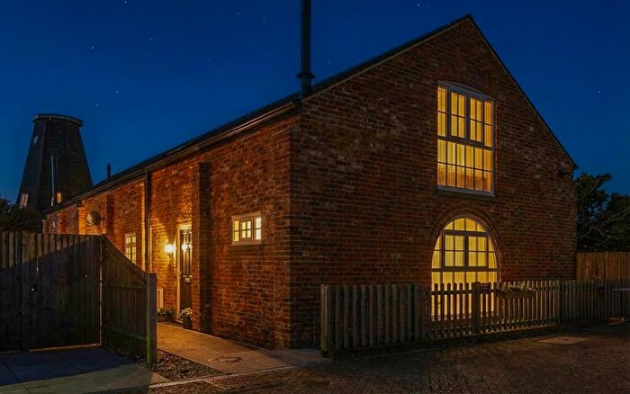2 Bedroom Barn Conversion For Sale In Jersey Farm Close, Herne Bay, CT6