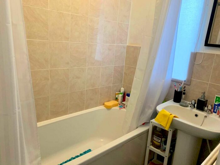5 Bedroom Semi-Detached House To Rent In Friends Road, Norwich, NR5