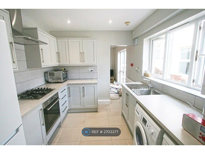 6 Bedroom Terraced House To Rent In Harriet Street, Cardiff, CF24