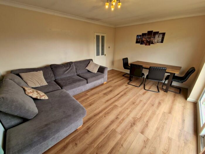 2 Bedroom Flat To Rent In Red Rails, Luton, LU1