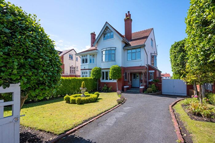 5 Bedroom Semi-Detached House For Sale In Brocklebank Road, Southport, PR9