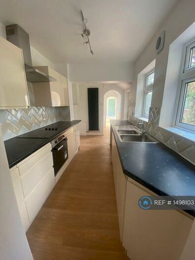 4 Bedroom Semi-Detached House To Rent In Dysart Road, Grantham, NG31