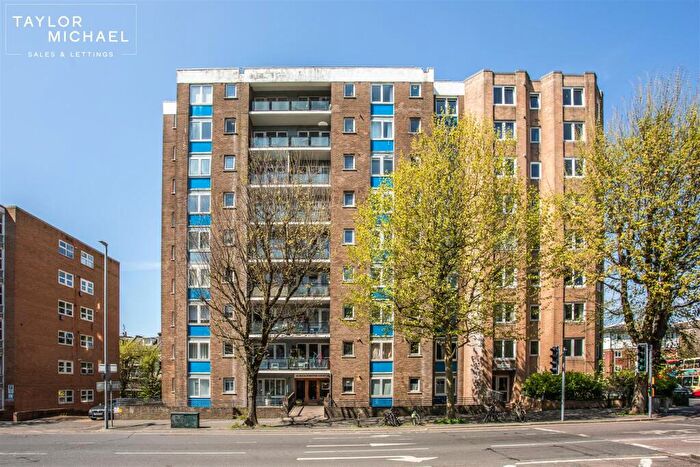 Flat To Rent In The Drive, Hove, BN3