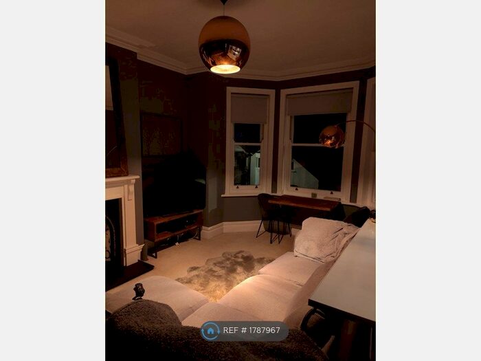 2 Bedroom Flat To Rent In York Road, Guildford, GU1