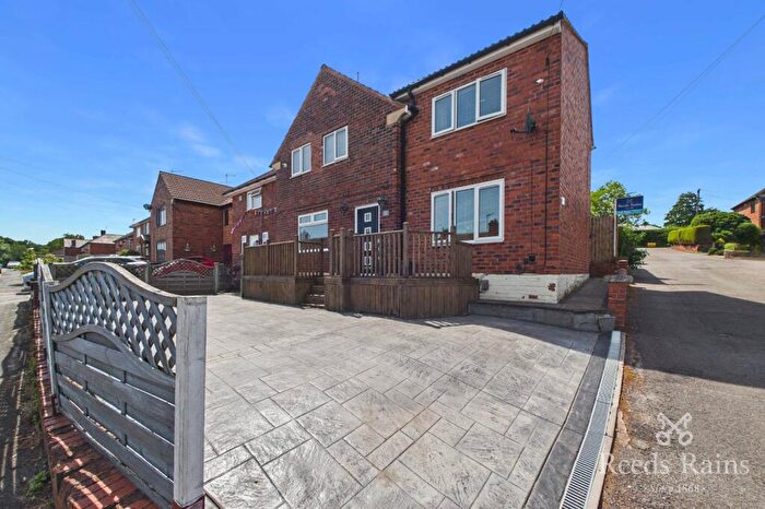 4 Bedroom Semi-Detached House For Sale In Fir Street, Hollingwood, Chesterfield, Derbyshire, S43