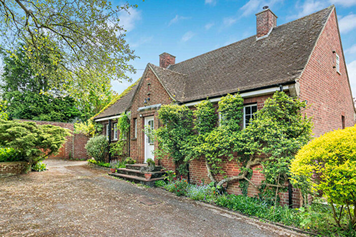 4 Bedroom Detached House For Sale In South Row, Chilton, OX11
