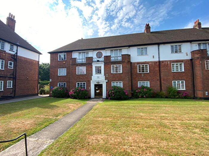 2 Bedroom Apartment For Sale In Monarch Court, Hampstead Garden Suburb, N2