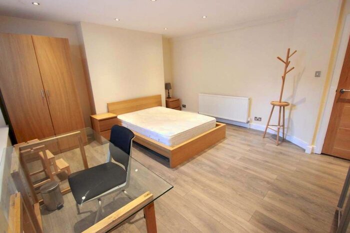4 Bedroom Flat To Rent In Cleveland Street, London, W1T