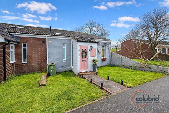 3 Bedroom End Of Terrace House For Sale In Driftway, Basildon, SS16