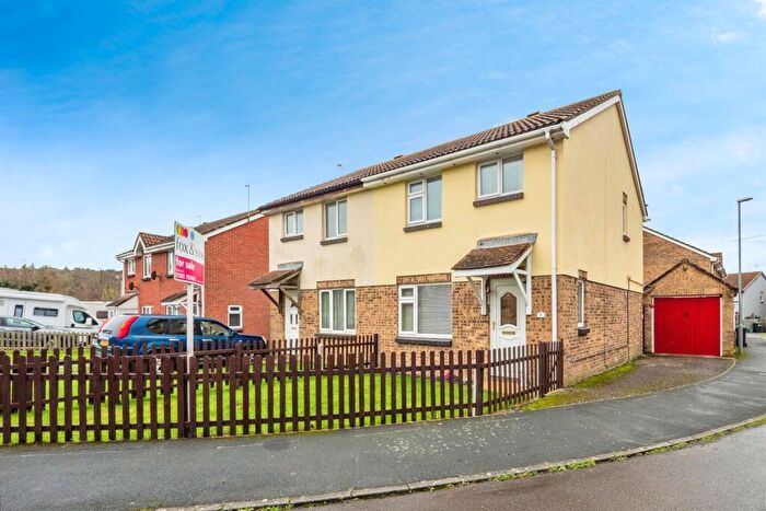 3 Bedroom Semi Detached House For Sale In The Woodpeckers, Weymouth, DT3