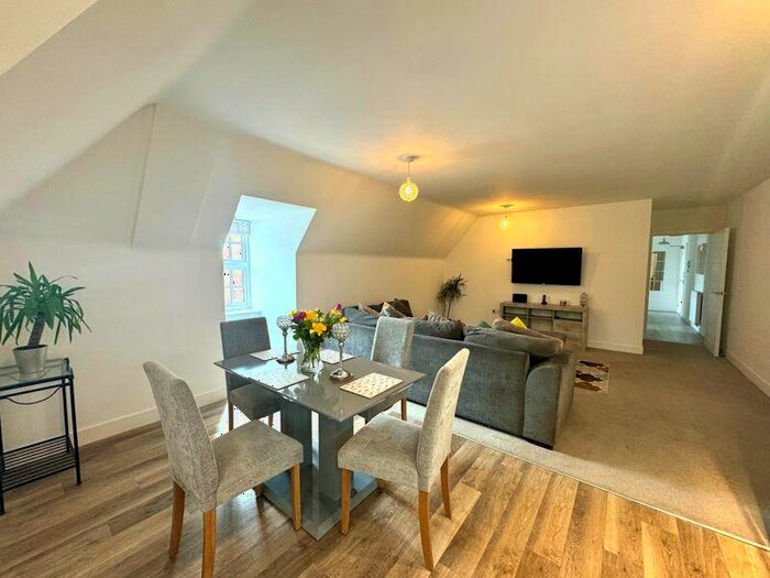 1 Bedroom Apartment To Rent In Collison Avenue, Barnet, EN5