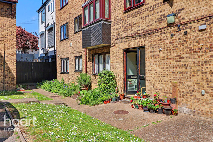 1 Bedroom Maisonette For Sale In Eastern Avenue, Ilford, IG2