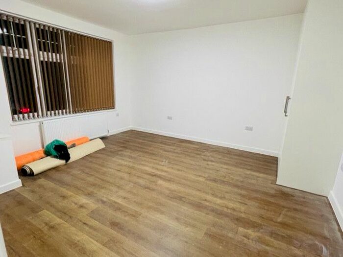 3 Bedroom Flat To Rent In Westmorland Road, Harrow, Greater London, HA1