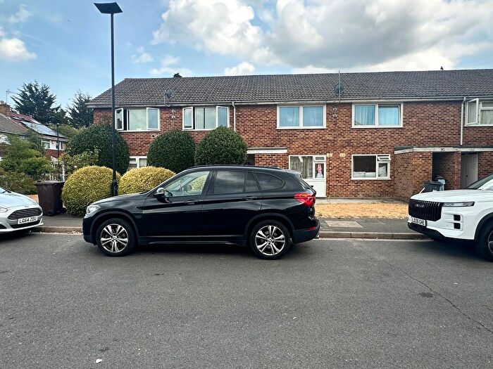 2 Bedroom Maisonette For Sale In Channel Close, Hounslow, TW5