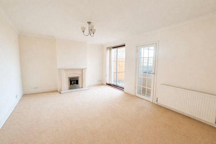 1 Bedroom Maisonette To Rent In Penton Avenue, Staines-Upon-Thames, TW18