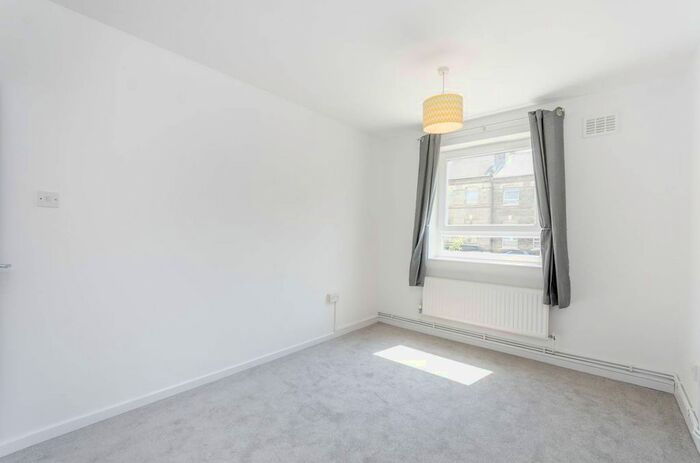 1 Bedroom Flat To Rent In Hood Court, Holloway, London, N7