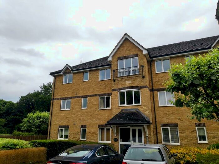 2 Bedroom Flat To Rent In Westview Close, Redhill, RH1