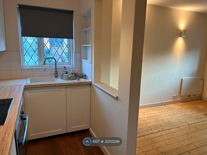 1 Bedroom Semi-Detached House To Rent In Boxwood Close, West Drayton, UB7